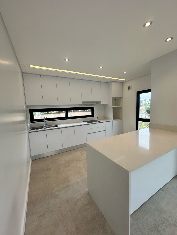 CASA 4 AMBIENTES EN RUMENCO JOVEN