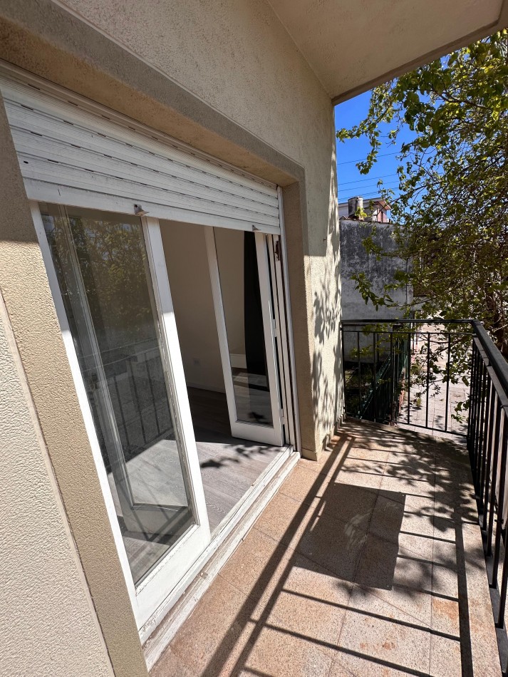 DEPARTAMENTO 3 AMBIENTES CON BALCON EN LA PERLA