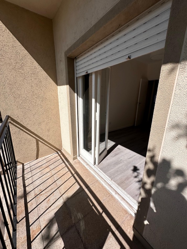 DEPARTAMENTO 3 AMBIENTES CON BALCON EN LA PERLA