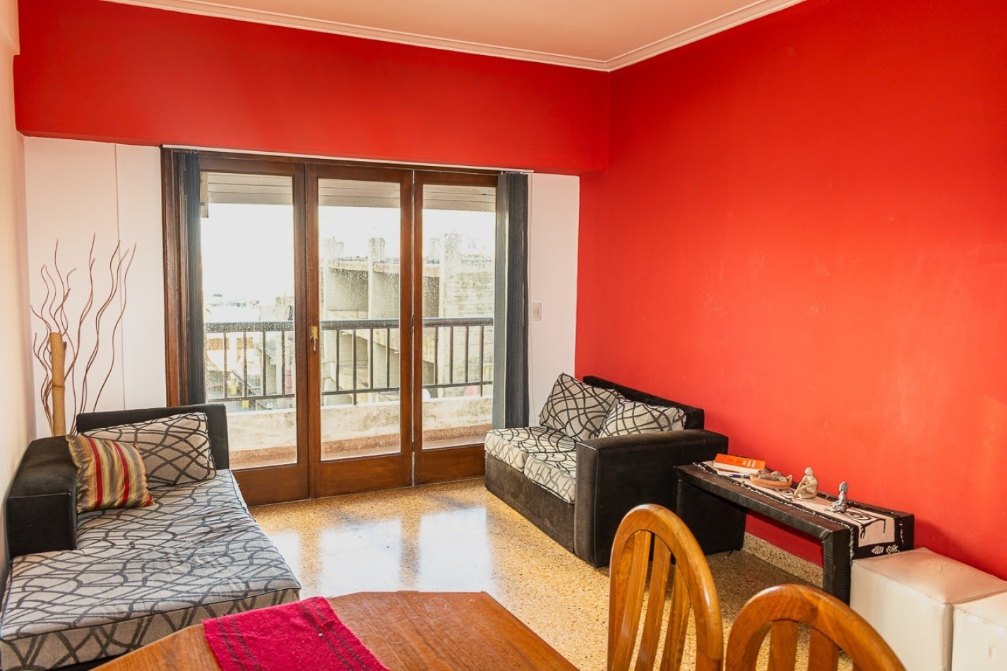 VENTA DEPARTAMENTO 3 AMBIENTES CON BALCON Y VISTA PARCIAL AL MAR