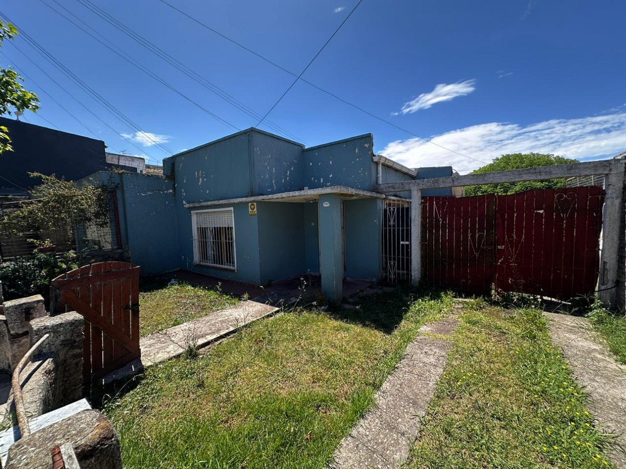 VENTA CASA 3 AMBIENTES CON PARQUE