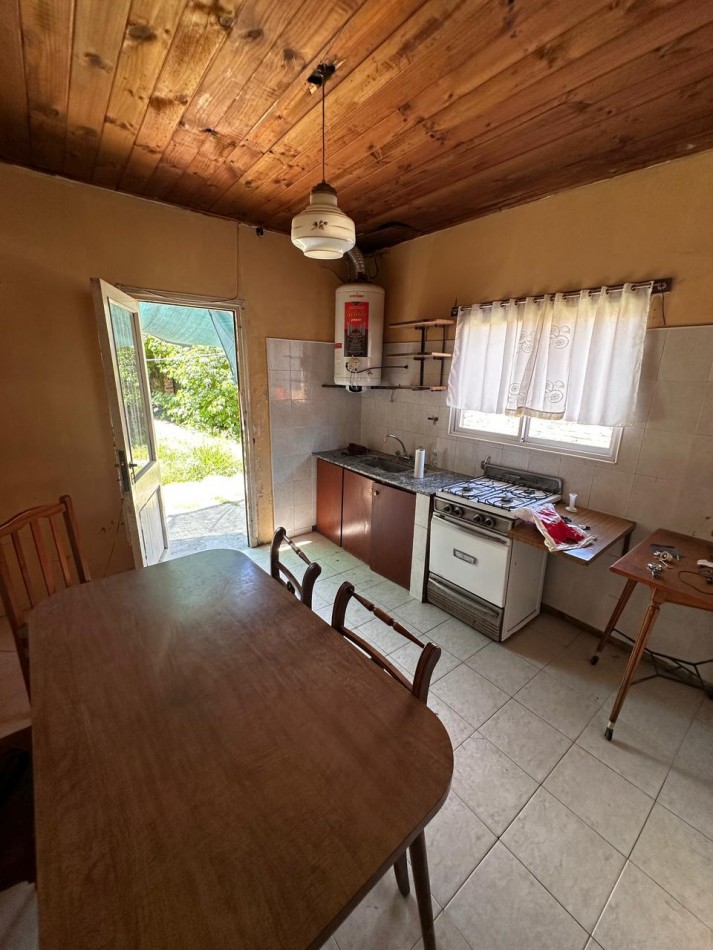 VENTA CASA 3 AMBIENTES CON PARQUE