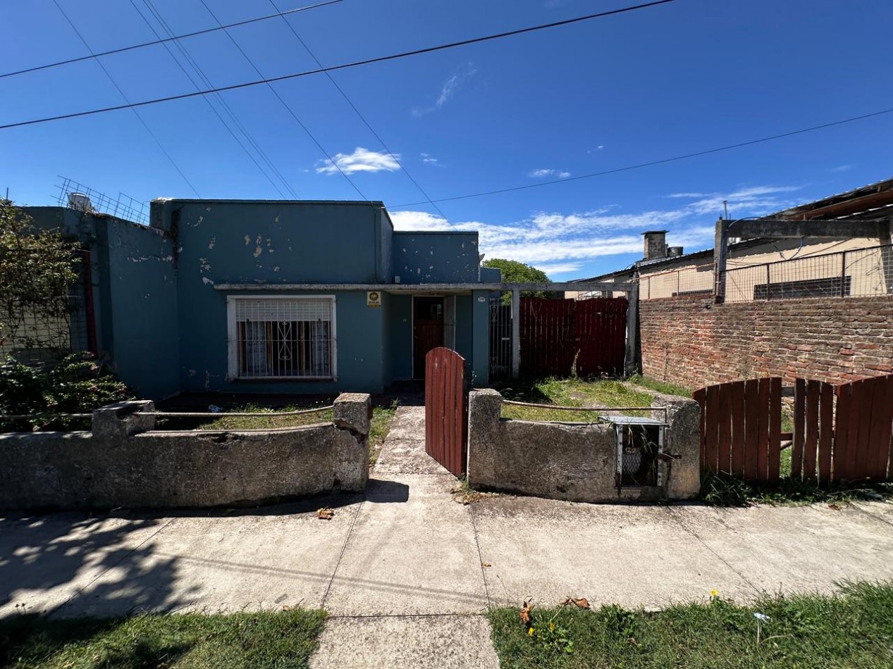 VENTA CASA 3 AMBIENTES CON PARQUE