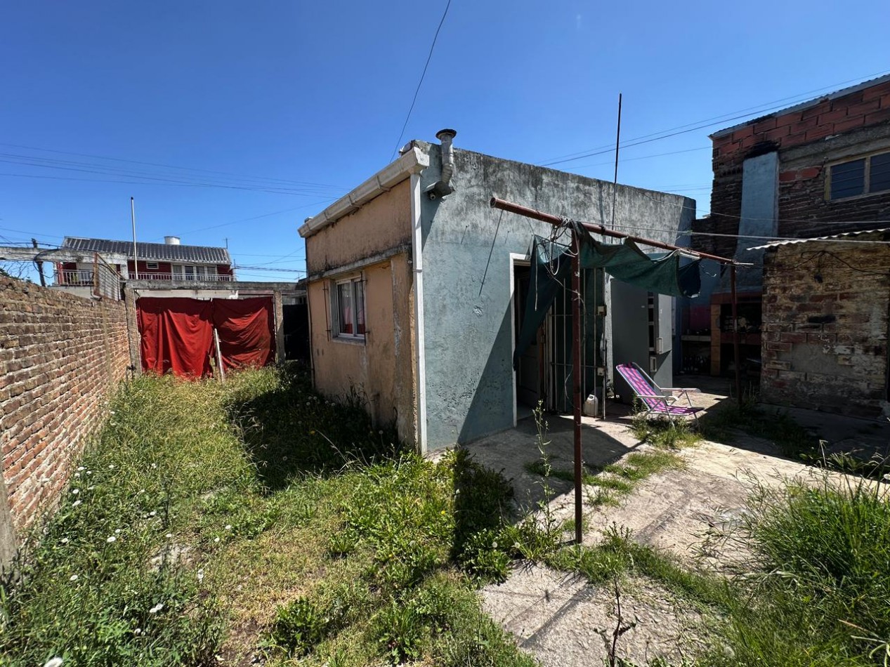 VENTA CASA 3 AMBIENTES CON PARQUE