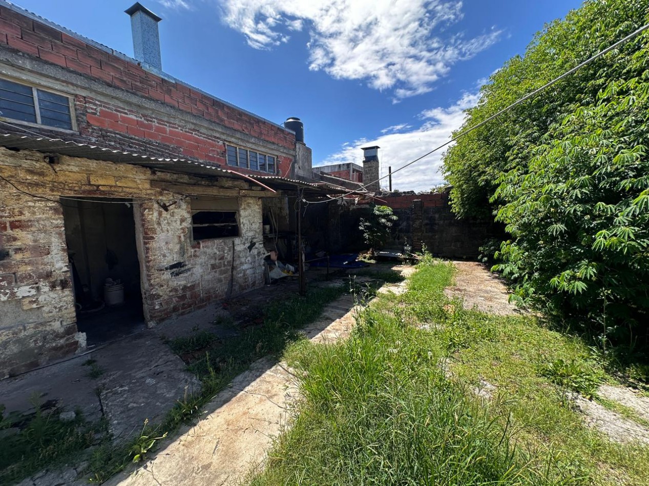 VENTA CASA 3 AMBIENTES CON PARQUE