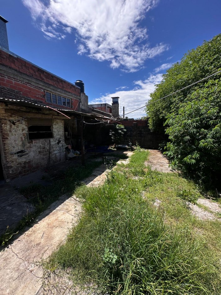 VENTA CASA 3 AMBIENTES CON PARQUE