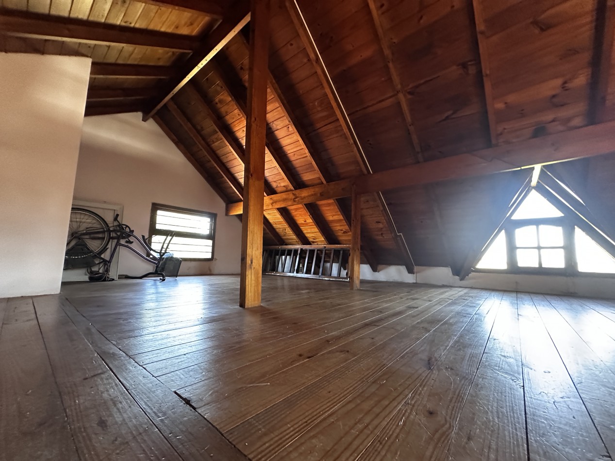 CHALET 5 AMBIENTES DE CATEGORIA CON PARQUE Y PILETA BARRIO LA FLORIDA