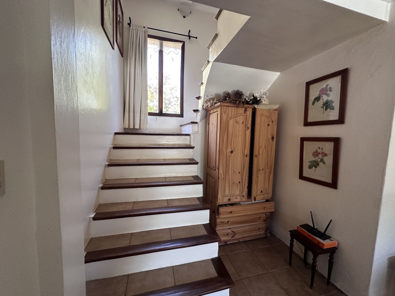 CHALET 5 AMBIENTES DE CATEGORIA CON PARQUE Y PILETA BARRIO LA FLORIDA