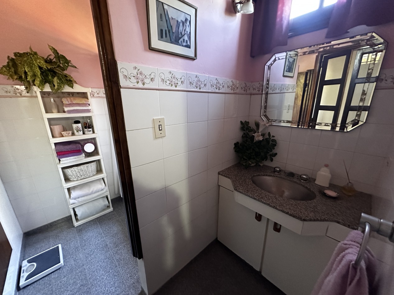 CHALET 5 AMBIENTES DE CATEGORIA CON PARQUE Y PILETA BARRIO LA FLORIDA