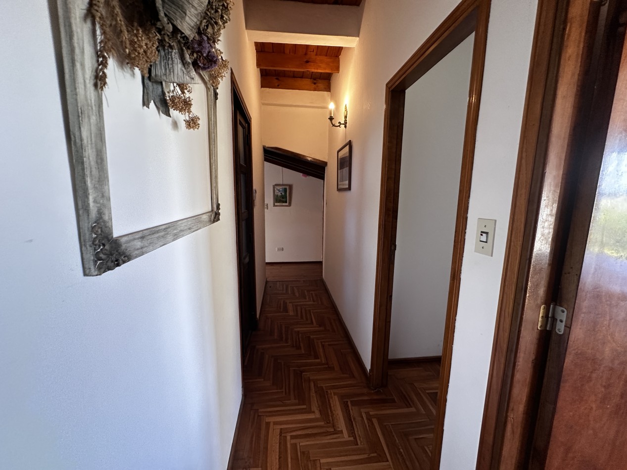 CHALET 5 AMBIENTES DE CATEGORIA CON PARQUE Y PILETA BARRIO LA FLORIDA