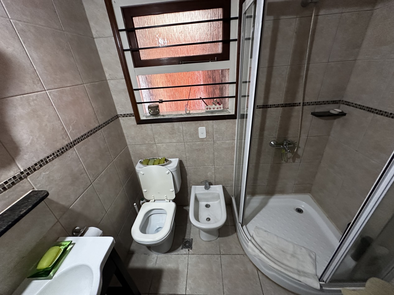 CHALET 5 AMBIENTES DE CATEGORIA CON PARQUE Y PILETA BARRIO LA FLORIDA