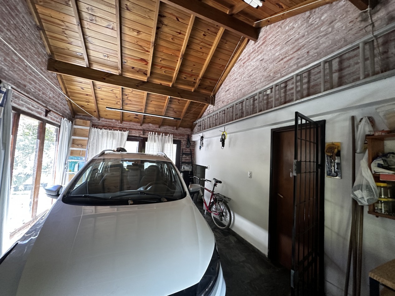 CHALET 5 AMBIENTES DE CATEGORIA CON PARQUE Y PILETA BARRIO LA FLORIDA