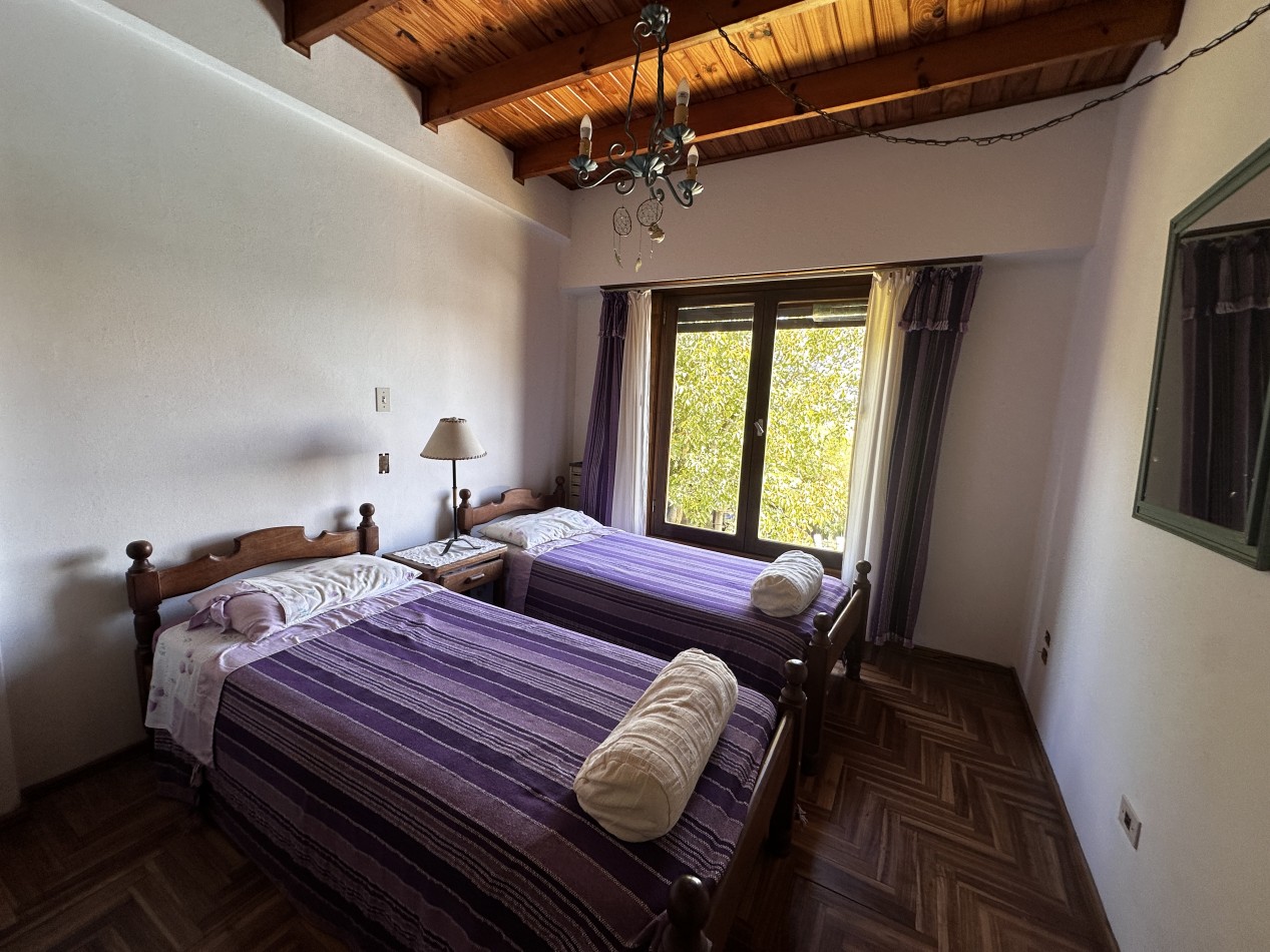 CHALET 5 AMBIENTES DE CATEGORIA CON PARQUE Y PILETA BARRIO LA FLORIDA