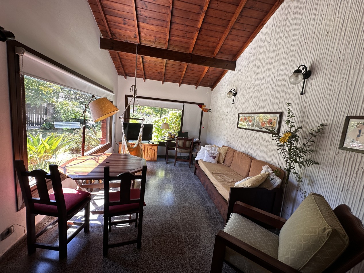 CHALET 5 AMBIENTES DE CATEGORIA CON PARQUE Y PILETA BARRIO LA FLORIDA