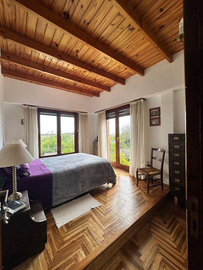 CHALET 5 AMBIENTES DE CATEGORIA CON PARQUE Y PILETA BARRIO LA FLORIDA