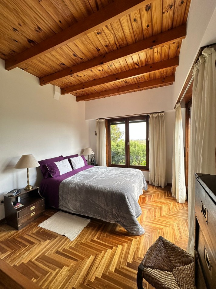 CHALET 5 AMBIENTES DE CATEGORIA CON PARQUE Y PILETA BARRIO LA FLORIDA