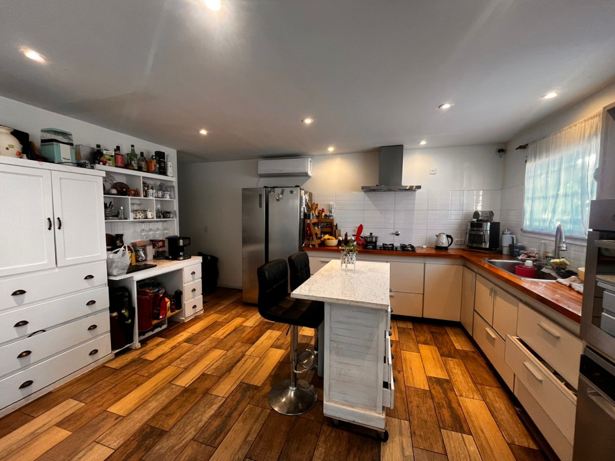 VENTA CASA 4 AMBIENTES + DEPARTAMENTO