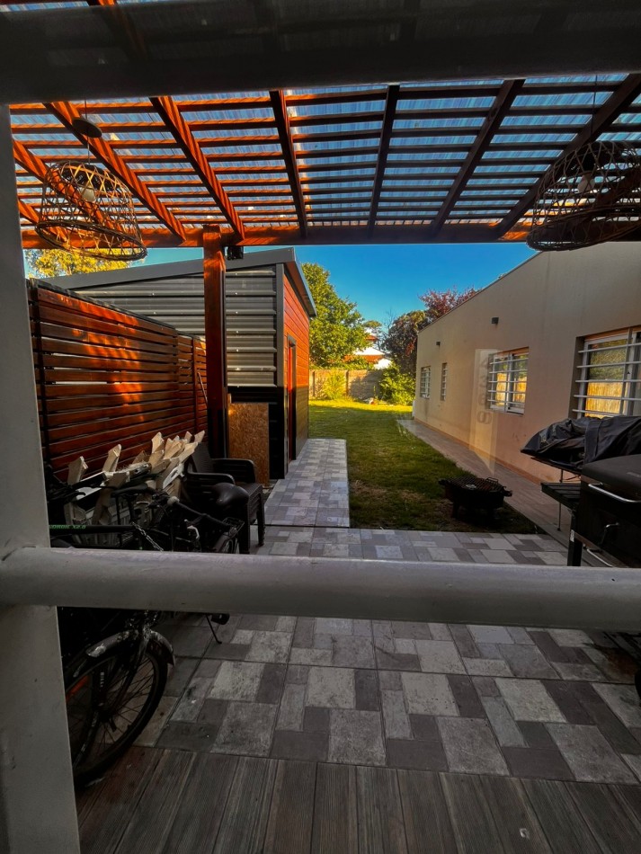 VENTA CASA 4 AMBIENTES + DEPARTAMENTO