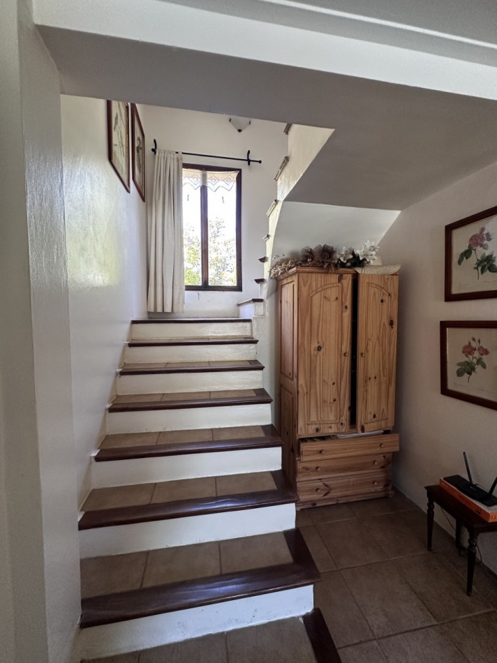 CHALET 5 AMBIENTES DE CATEGORIA CON PARQUE Y PILETA BARRIO LA FLORIDA