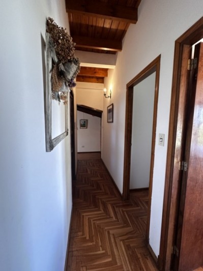 CHALET 5 AMBIENTES DE CATEGORIA CON PARQUE Y PILETA BARRIO LA FLORIDA