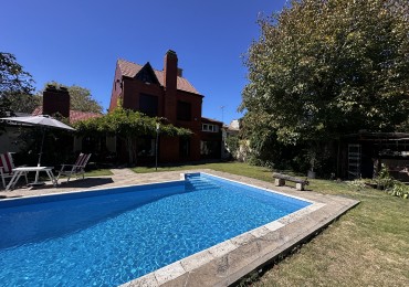 CHALET 5 AMBIENTES DE CATEGORIA CON PARQUE Y PILETA BARRIO LA FLORIDA